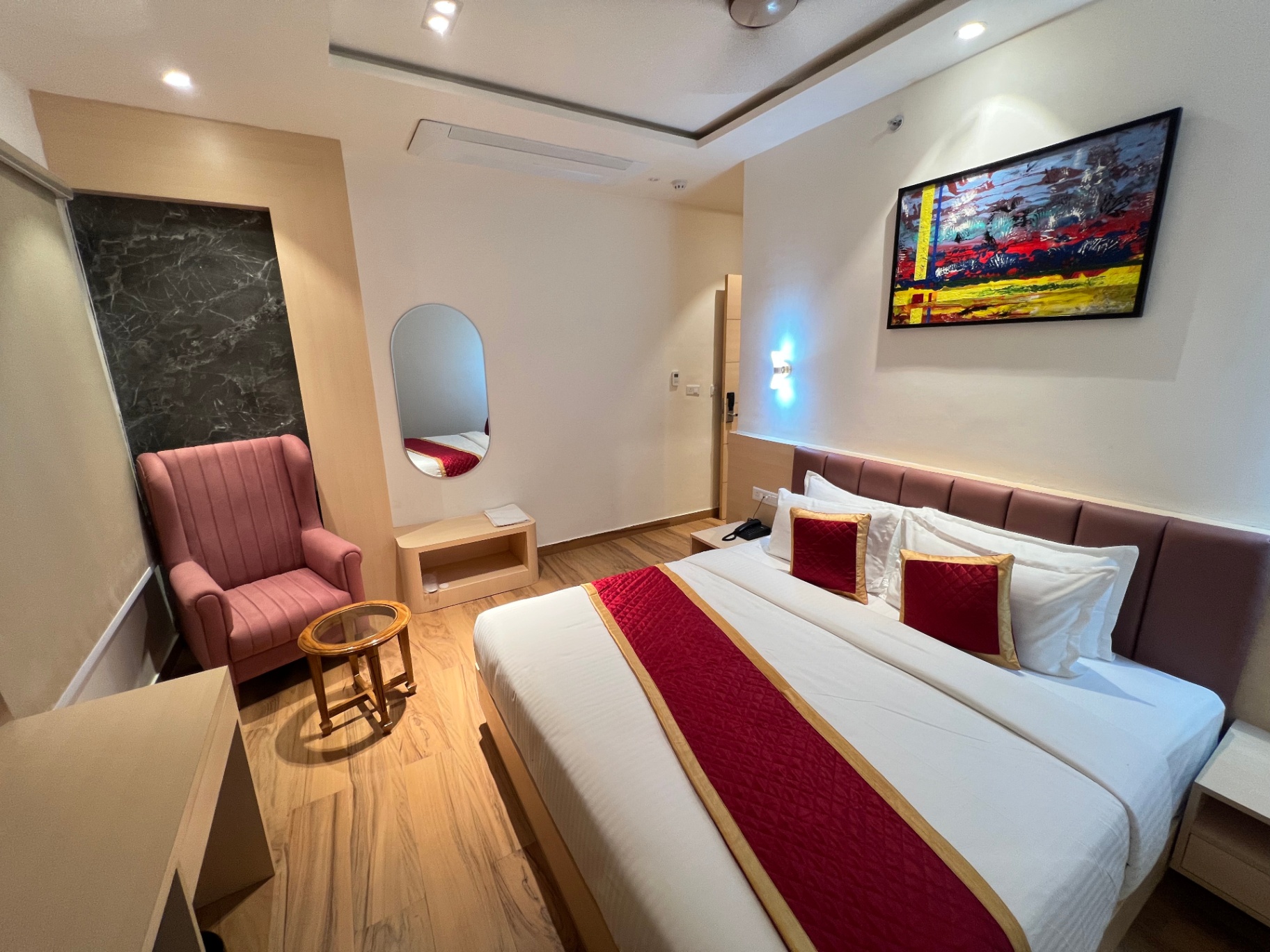 Rooms & Suites